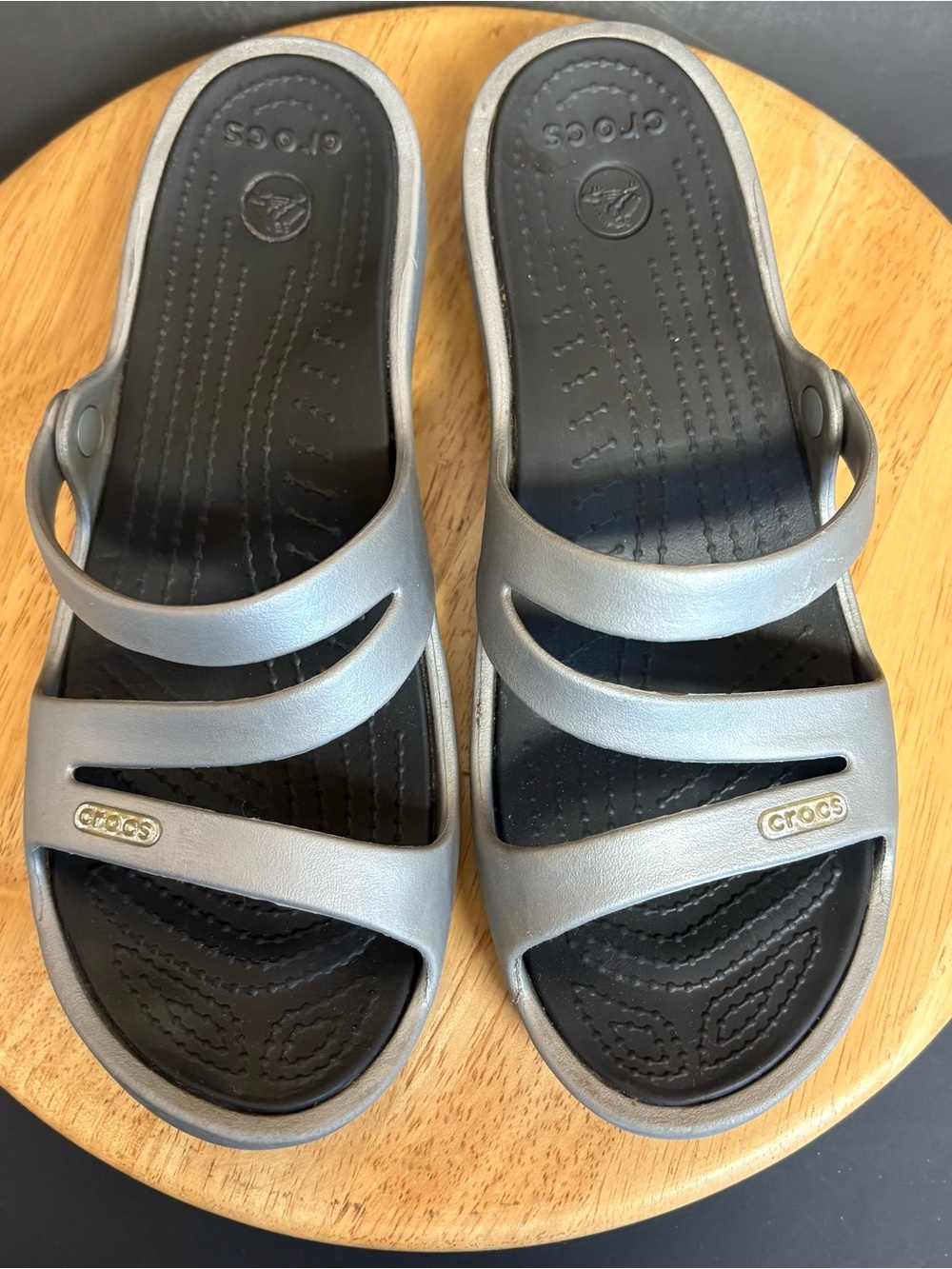 Crocs Patricia Sandals Sz W9 Silver and Black Slip On Strap Boho Beach Orthotic